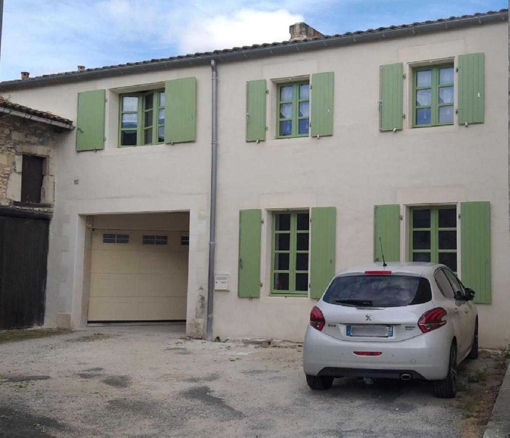 Suite De Charme Dans Une Maison Charentaise Cozes Esterno foto