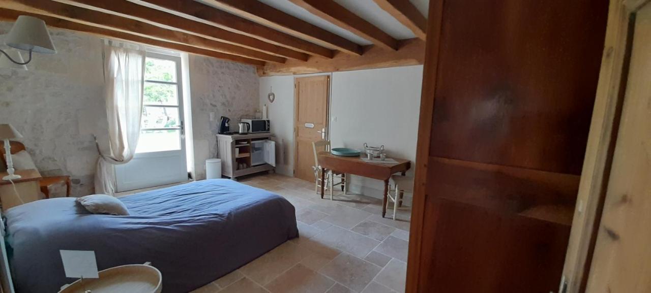 Suite De Charme Dans Une Maison Charentaise Cozes Esterno foto
