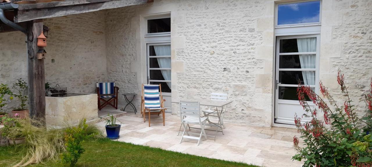 Suite De Charme Dans Une Maison Charentaise Cozes Esterno foto